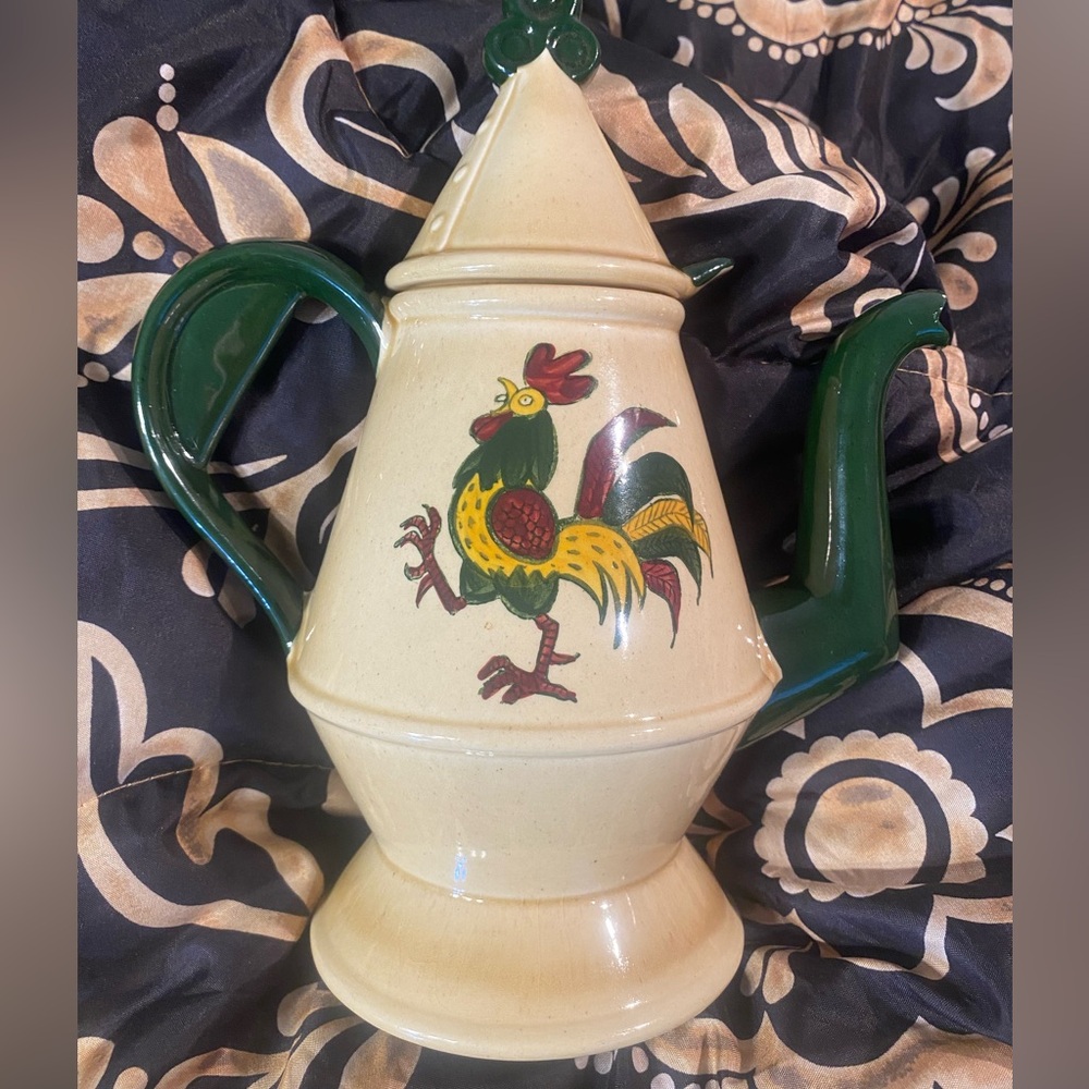 Metlox Poppytrail California Provincial Rooster Coffee Pot (10 7/8” H)